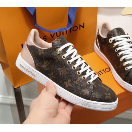 Louis Vuitton Sneakers for women in 150645
