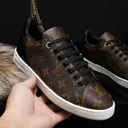 Louis Vuitton Sneakers for women in 150646