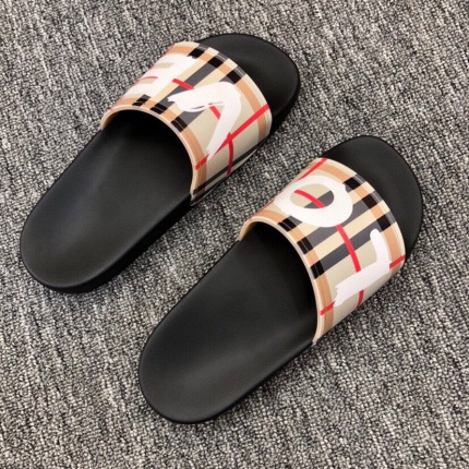 Burberry Slippers For Men in 150898