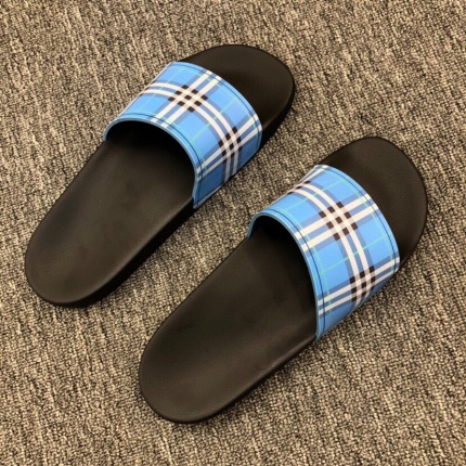 Burberry Slippers For Men in 150899