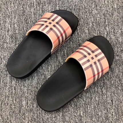 Burberry Slippers For Men in 150900