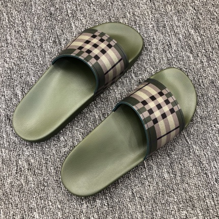 Burberry Slippers For Men in 150904