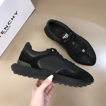 Givenchy Sneakers For Men in 150928