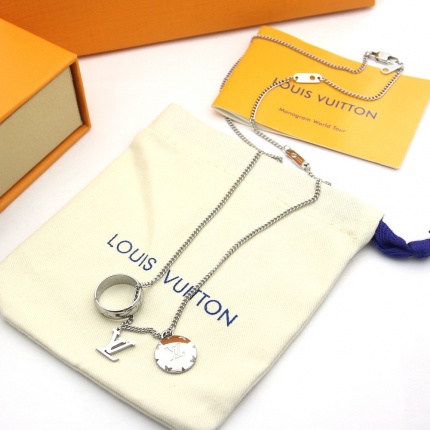 Louis Vuitton Necklace in 151145
