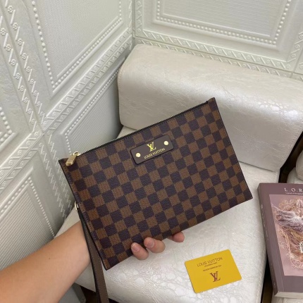 New Arrivals Louis Vuitton AAA quality Clutch For Men in 151156