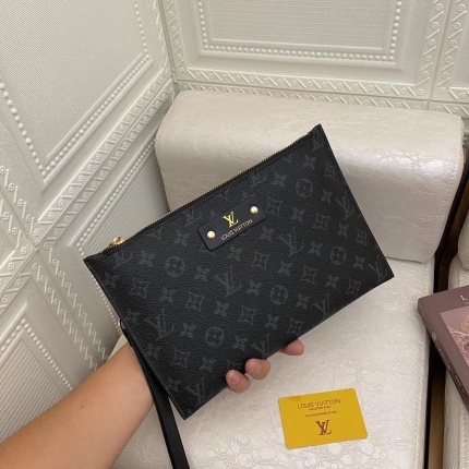 New Arrivals Louis Vuitton AAA quality Clutch For Men in 151158