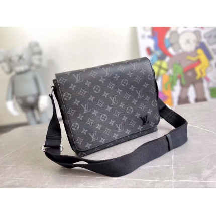 New Arrivals Louis Vuitton AAA quality Crossbody Bag For Men in 151159
