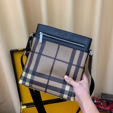 New Arrivals Burberry AAA quality Crossbody Bags For Men in 151173
