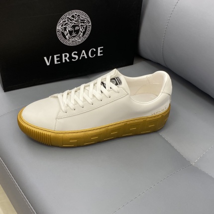 Versace Sneakers For Men in 151923