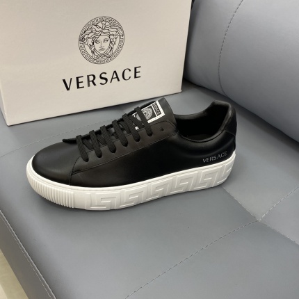 Versace Sneakers For Men in 151930