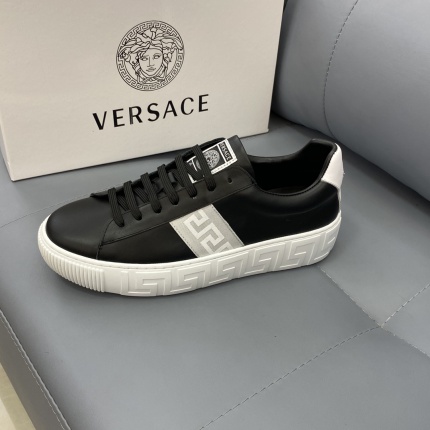 Versace Sneakers For Men in 151932