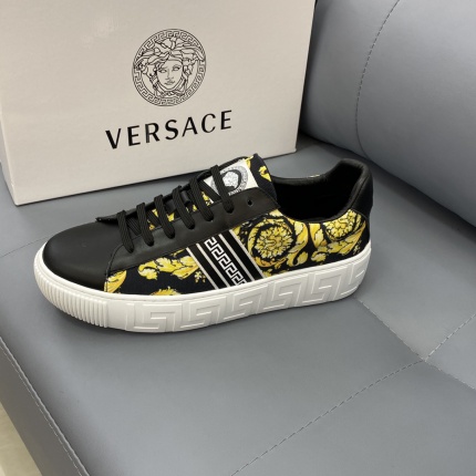 Versace Sneakers For Men in 151934