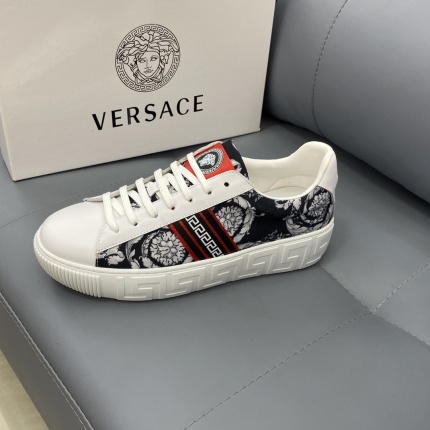 Versace Sneakers For Men in 151935