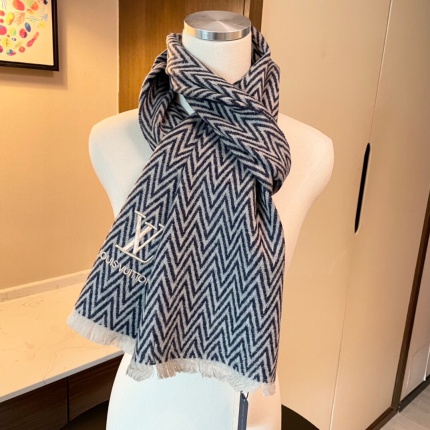 New Arrivals Louis Vuitton aaa quality Scarf For Men in 152207
