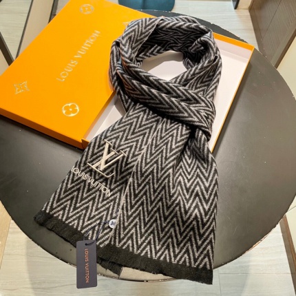 New Arrivals Louis Vuitton aaa quality Scarf For Men in 152208