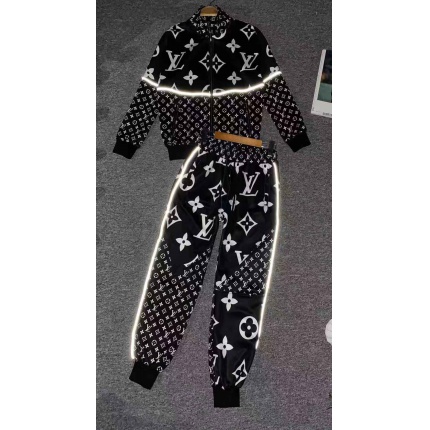 Louis Vuitton Tracksuits of women 1061 S-XL in 152581