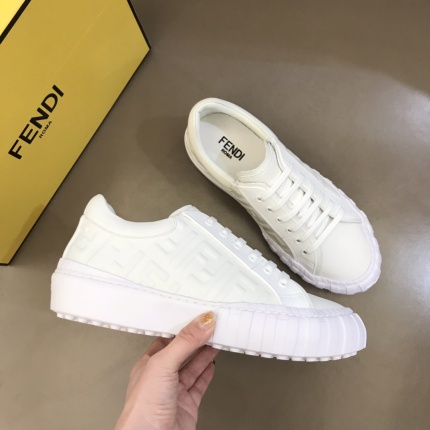 Fendi Sneakers For Men in 153116