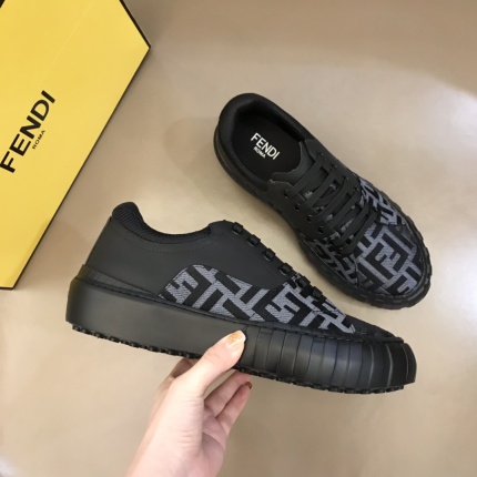 Fendi Sneakers For Men in 153117