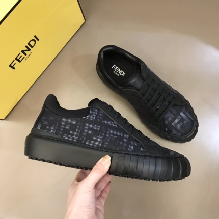 Fendi Sneakers For Men in 153118