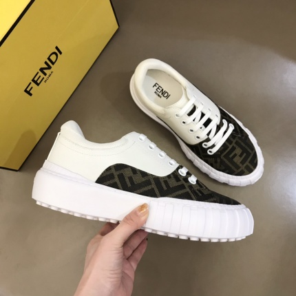 Fendi Sneakers For Men in 153119