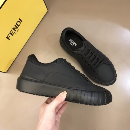 Fendi Sneakers For Men in 153120