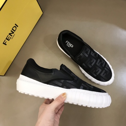 Fendi Sneakers For Men in 153123