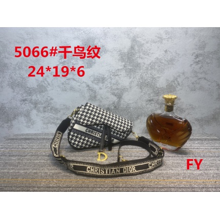 Cheap Dior Shoulder Bags in 153160