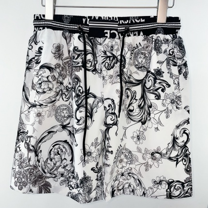 Versace Short Pants For Men in 153524