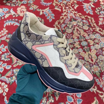 Gucci Sneakers For Women in 154185