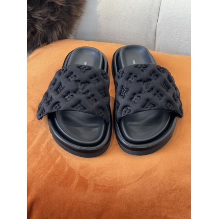 Louis Vuitton Slippers For Women in 154764
