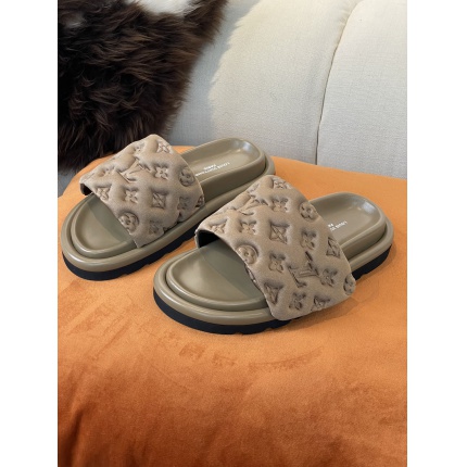 Louis Vuitton Slippers For Women in 154767