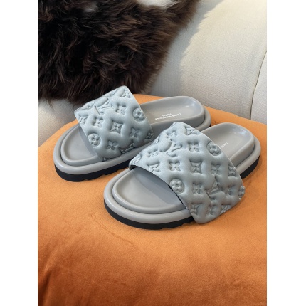 Louis Vuitton Slippers For Women in 154768