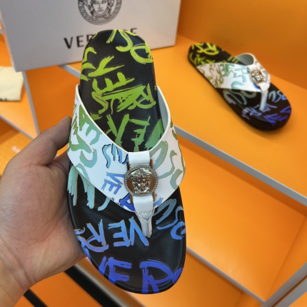 Versace Slippers For Men in 154822