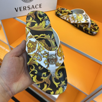 Versace Slippers For Men in 154826