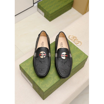 Gucci Leather loafers Shoes For Men in 154843