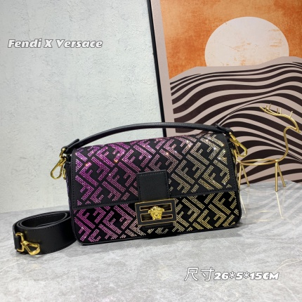 Versace  AAA Quality Handbags in 155564
