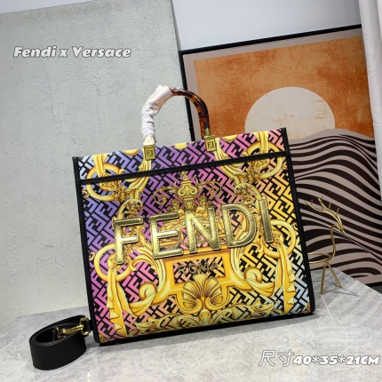 Fendi AAA+++ Handbags in 155732