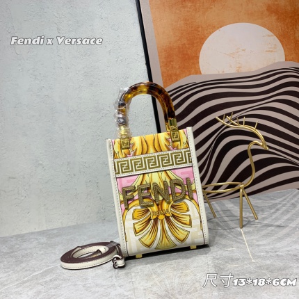 Fendi AAA+++ Handbags in 155743