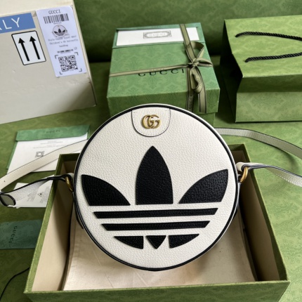 New Arrivals Gucci x adidas Shoulder bags in top quality in 155962