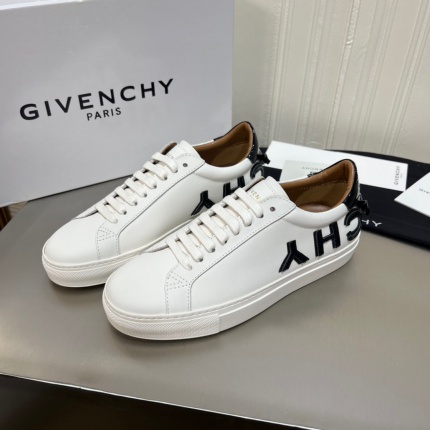 Givenchy Sneakers Size 35-45 in 156096