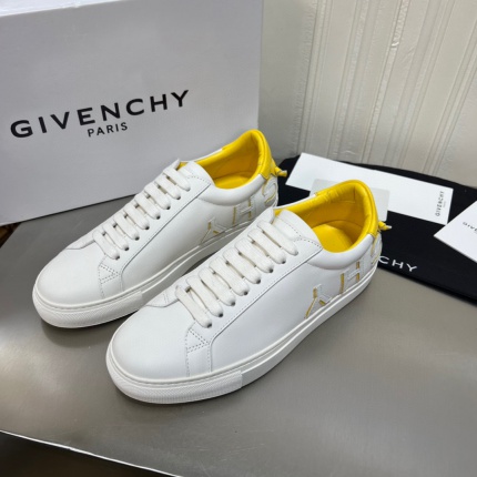 Givenchy Sneakers Size 35-45 in 156100