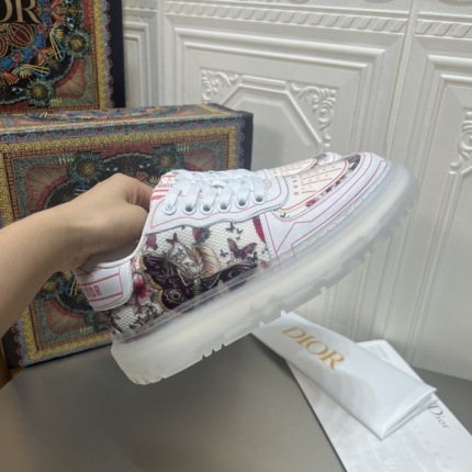 Dior Sneakers for Women in 156129