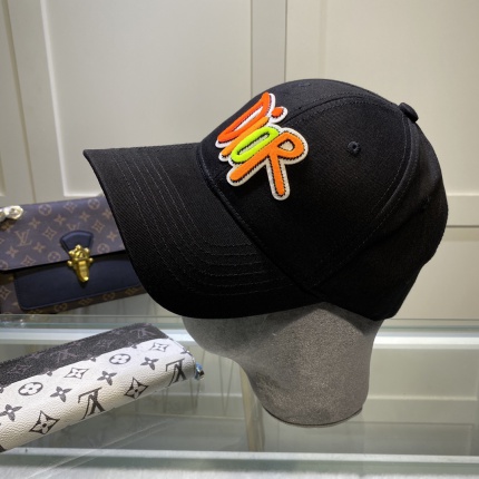 Dior Hats in 156482
