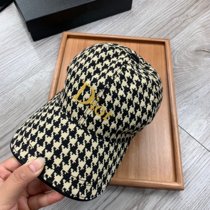 Dior Hats in 156497