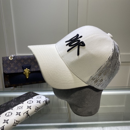 Dior Hats in 156516