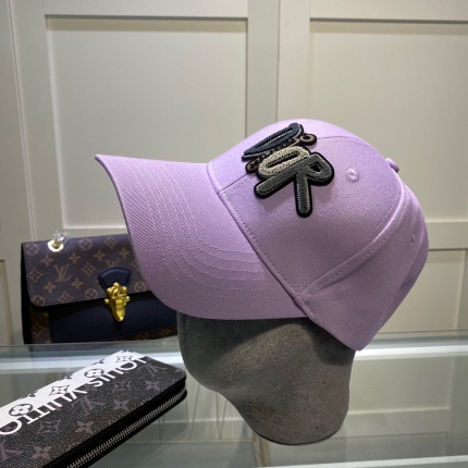 Dior Hats in 156528