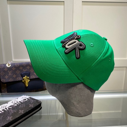 Dior Hats in 156537