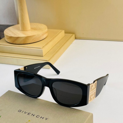 Givenchy AAA Quality Glasses in 156828