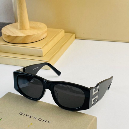 Givenchy AAA Quality Glasses in 156831