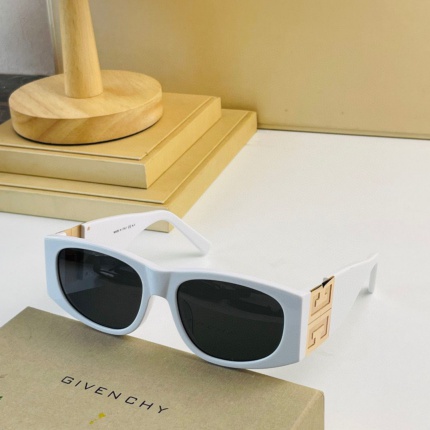 Givenchy AAA Quality Glasses in 156832